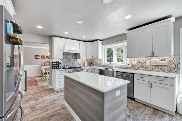 2004 LEDGEVIEW ROAD, De Pere, WI 54115
