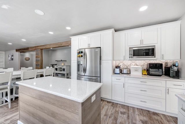 2004 LEDGEVIEW ROAD, De Pere, WI 54115