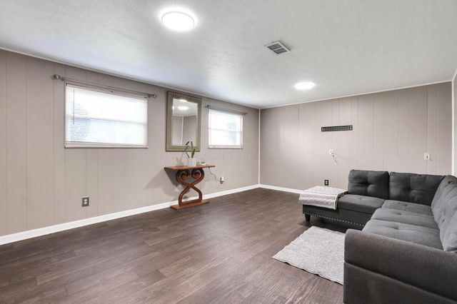 5042 Lindora Drive, Columbus, OH 43232