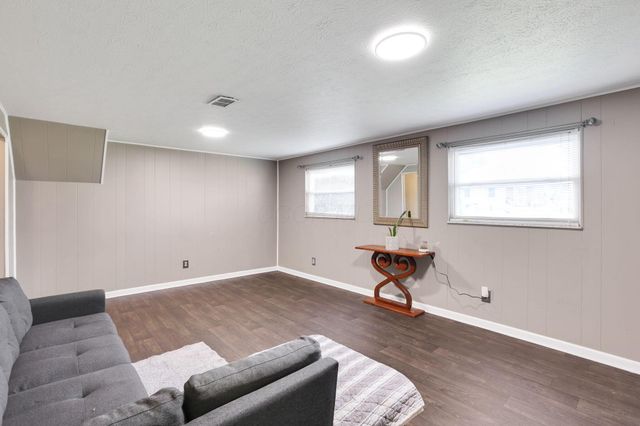 5042 Lindora Drive, Columbus, OH 43232