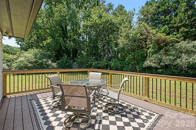 8319 Vagabond Road, Charlotte, NC 28227