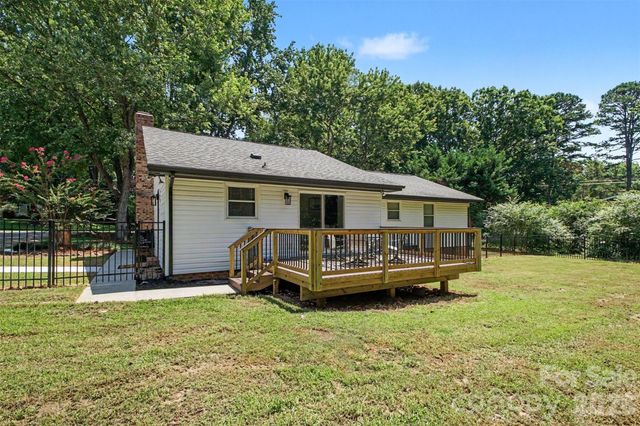 8319 Vagabond Road, Charlotte, NC 28227