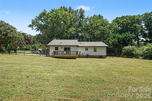 8319 Vagabond Road, Charlotte, NC 28227