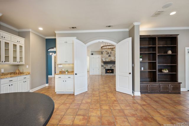 29755 No Le Hace, Fair Oaks Ranch, TX 78015