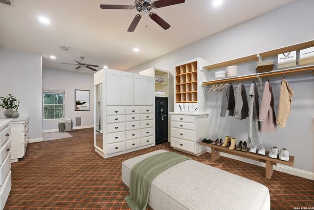 29755 No Le Hace, Fair Oaks Ranch, TX 78015