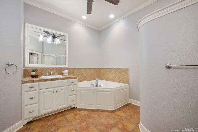 29755 No Le Hace, Fair Oaks Ranch, TX 78015