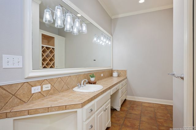 29755 No Le Hace, Fair Oaks Ranch, TX 78015