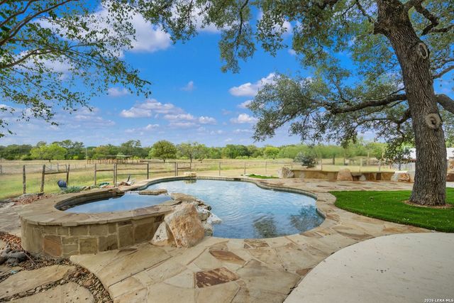 29755 No Le Hace, Fair Oaks Ranch, TX 78015