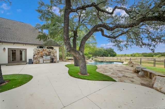 29755 No Le Hace, Fair Oaks Ranch, TX 78015