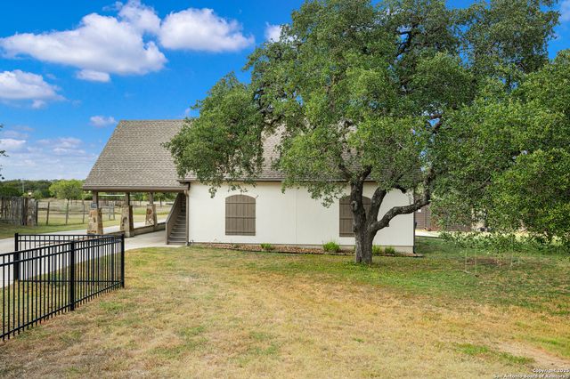 29755 No Le Hace, Fair Oaks Ranch, TX 78015
