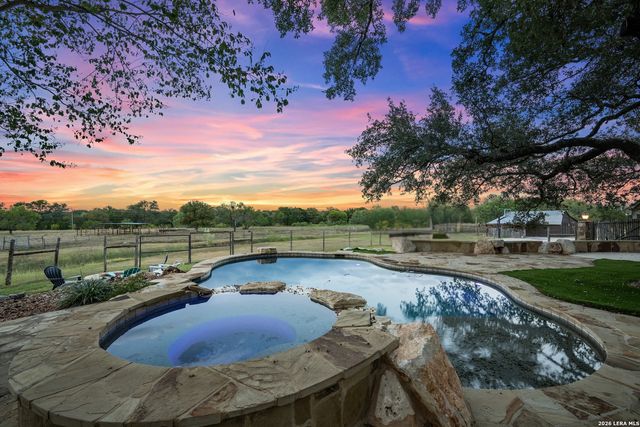 29755 No Le Hace, Fair Oaks Ranch, TX 78015
