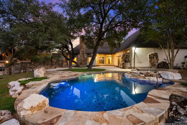 29755 No Le Hace, Fair Oaks Ranch, TX 78015