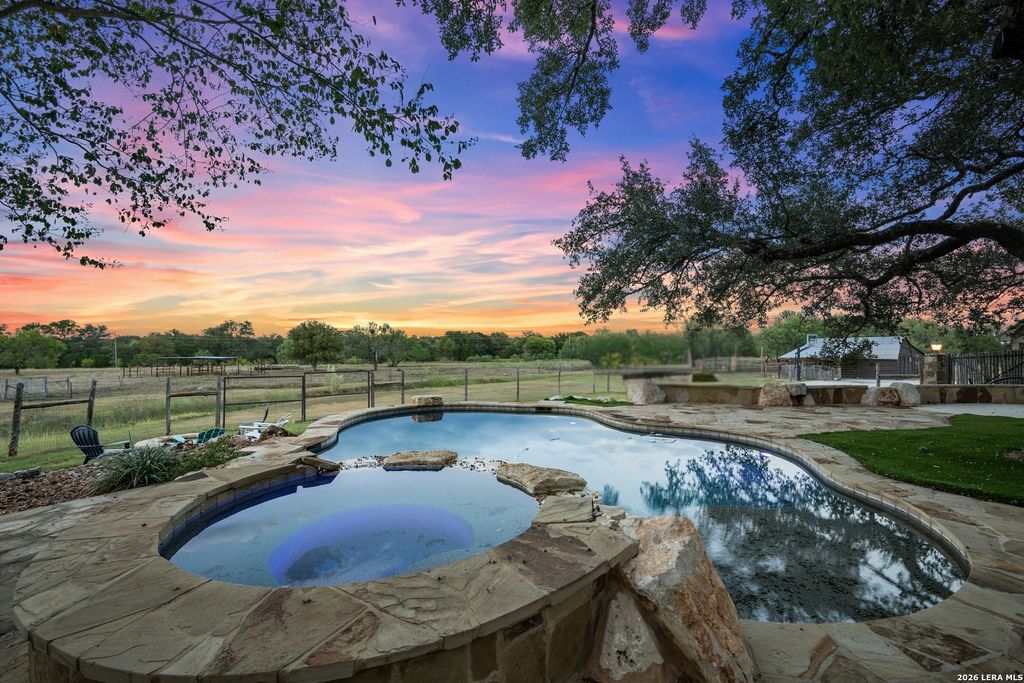 29755 No Le Hace, Fair Oaks Ranch, TX 78015