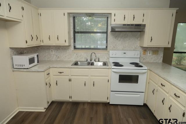 12991 N Pointe Rd, Winona, TX 75792