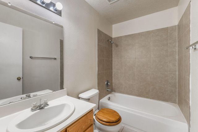 6139 Bisbee Place NW, Albuquerque, NM 87114