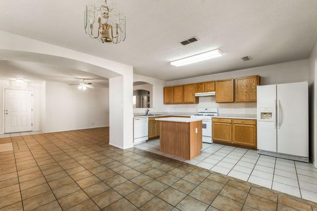 6139 Bisbee Place NW, Albuquerque, NM 87114