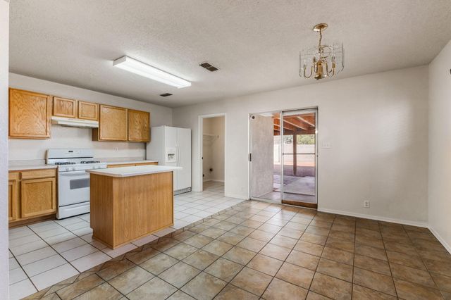 6139 Bisbee Place NW, Albuquerque, NM 87114