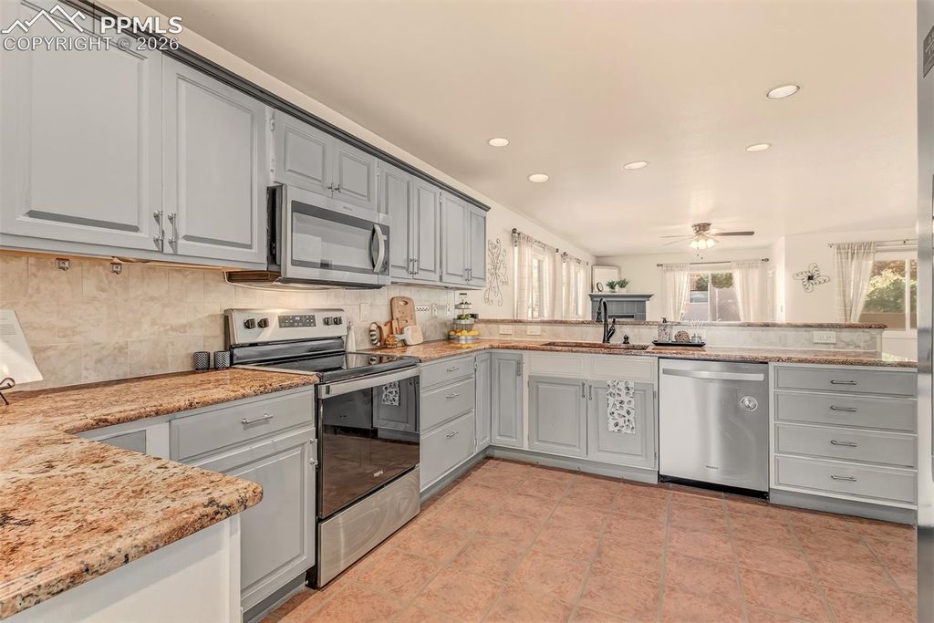 150 Luxury Lane, Colorado Springs, CO 80921 — photo 4