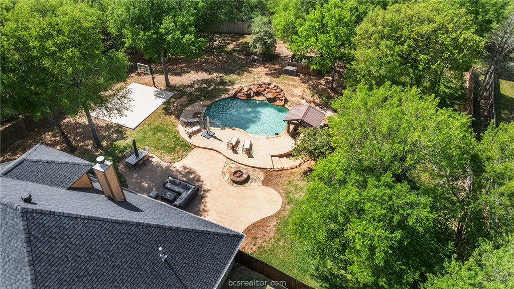 2005 Old May Court, College Station, TX 77845 — exterior