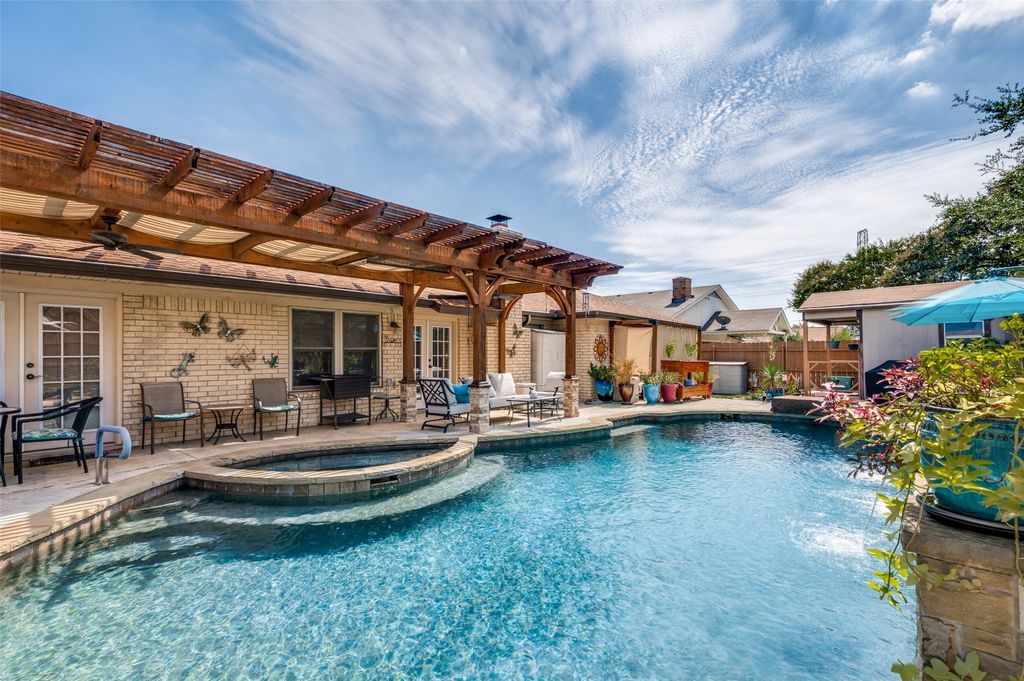 5505 Wood View Street, North Richland Hills, TX 76180
