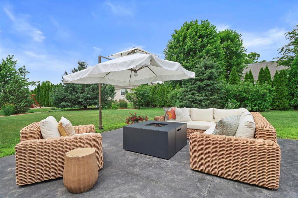 542 S Buth ROAD, Dousman, WI 53118