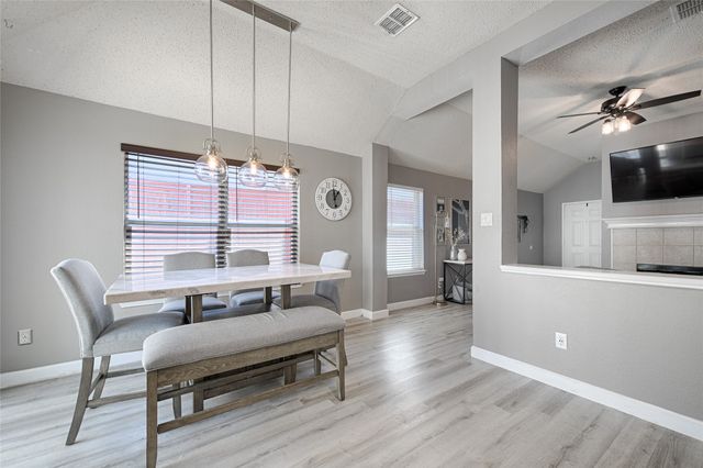 903 Gillon Drive, Arlington, TX 76001