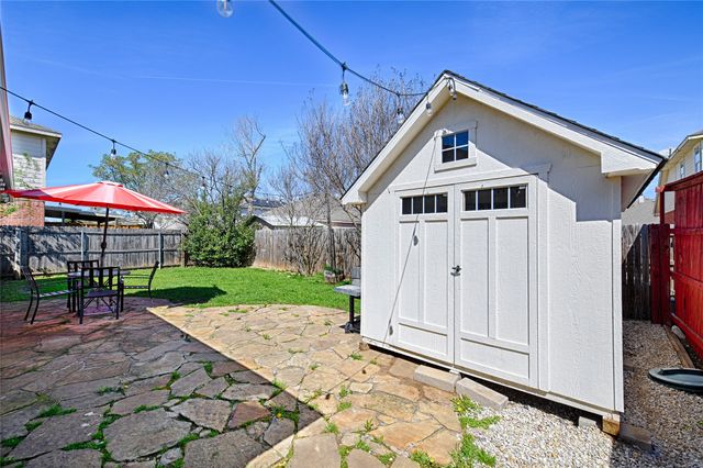 903 Gillon Drive, Arlington, TX 76001