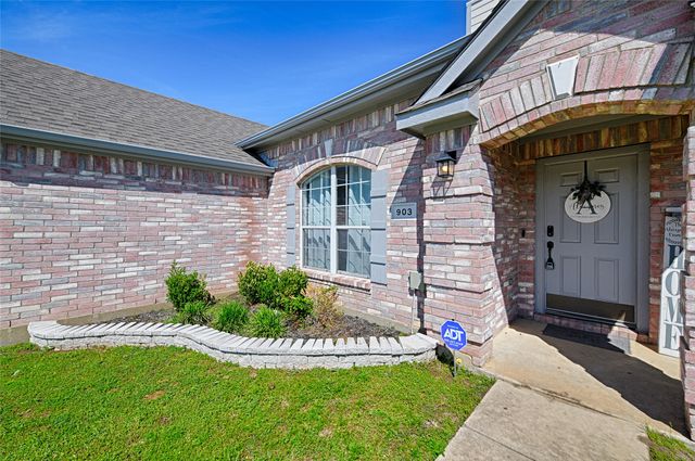 903 Gillon Drive, Arlington, TX 76001