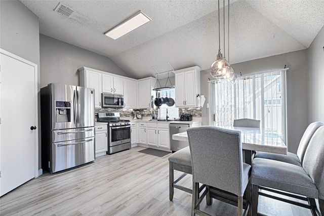 903 Gillon Drive, Arlington, TX 76001