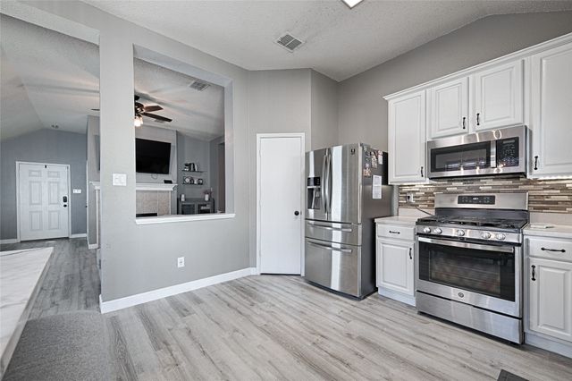 903 Gillon Drive, Arlington, TX 76001