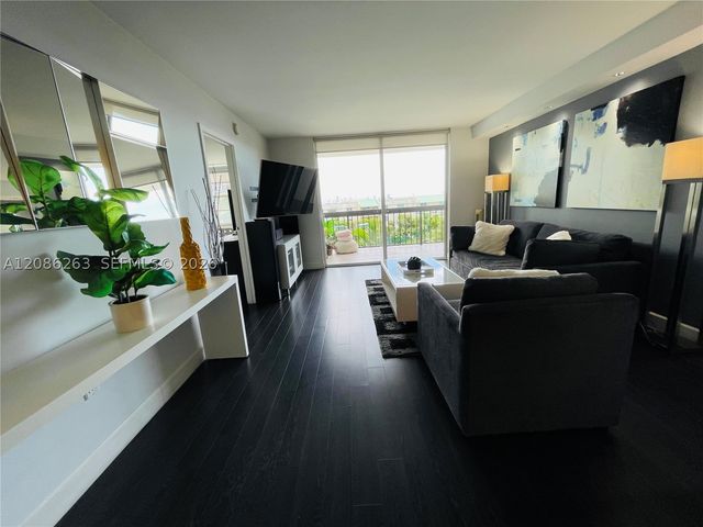 2333 Brickell Ave 409, Miami, FL 33129