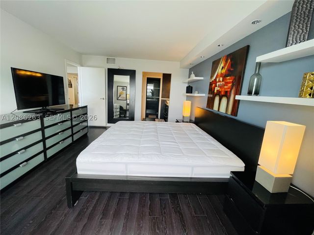 2333 Brickell Ave 409, Miami, FL 33129