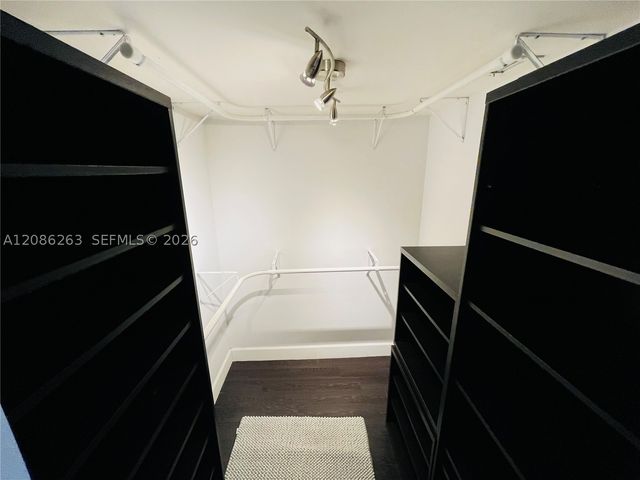 2333 Brickell Ave 409, Miami, FL 33129