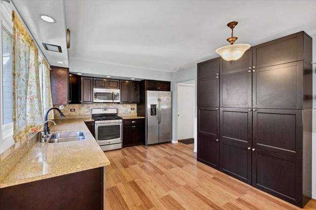 1719 W Lexington Drive, Arlington Heights, IL 60004