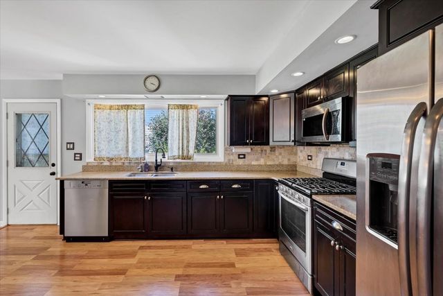 1719 W Lexington Drive, Arlington Heights, IL 60004
