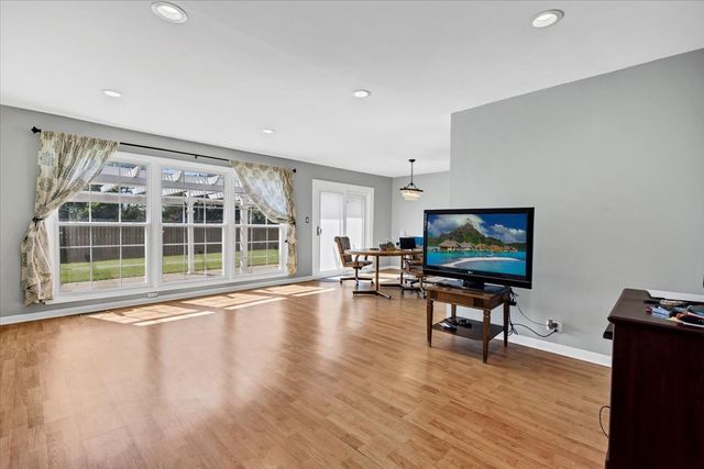 1719 W Lexington Drive, Arlington Heights, IL 60004