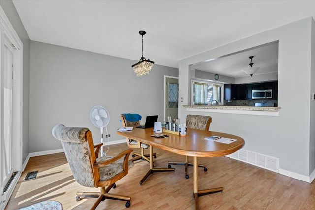 1719 W Lexington Drive, Arlington Heights, IL 60004