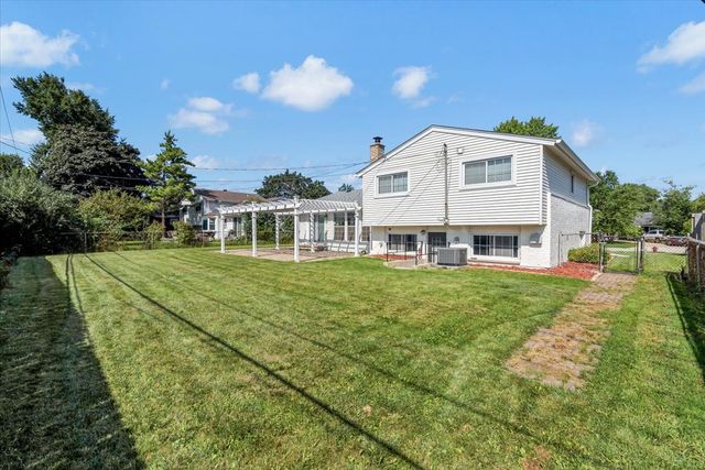 1719 W Lexington Drive, Arlington Heights, IL 60004