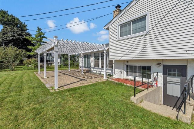 1719 W Lexington Drive, Arlington Heights, IL 60004