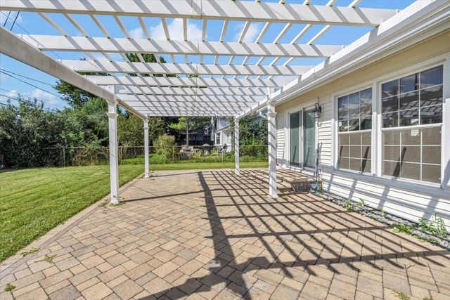 1719 W Lexington Drive, Arlington Heights, IL 60004