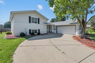 1719 W Lexington Drive, Arlington Heights, IL 60004