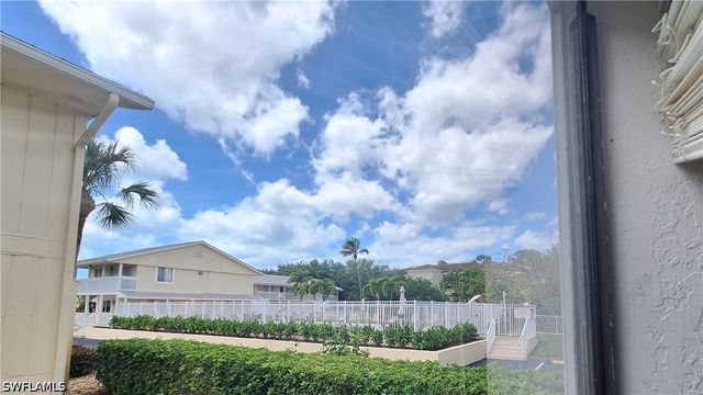 4633 Bayshore DR M4, Naples, FL 34112