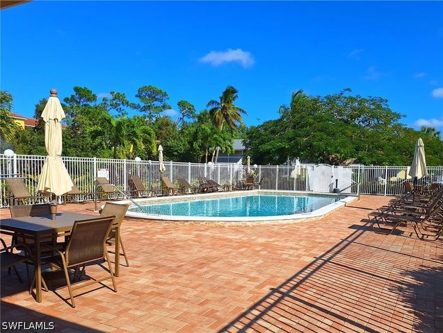 4633 Bayshore DR M4, Naples, FL 34112