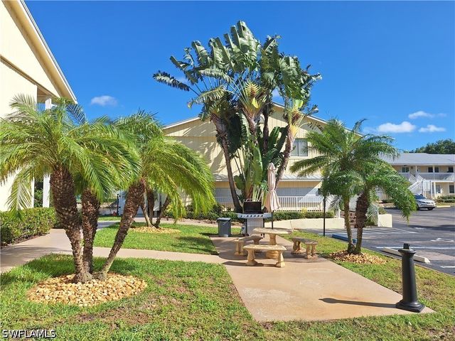 4633 Bayshore DR M4, Naples, FL 34112