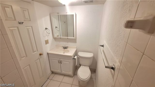 4633 Bayshore DR M4, Naples, FL 34112