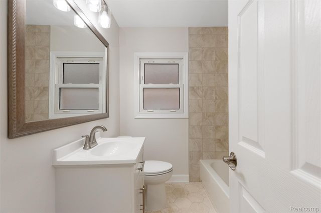 27935 Grant Street, St. Clair Shores, MI 48081