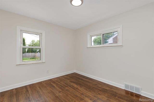 27935 Grant Street, St. Clair Shores, MI 48081