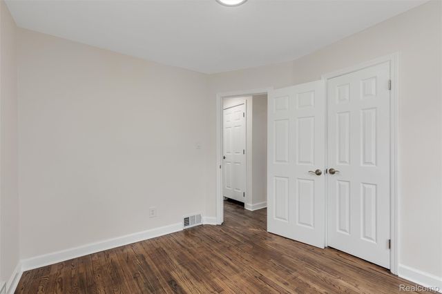27935 Grant Street, St. Clair Shores, MI 48081