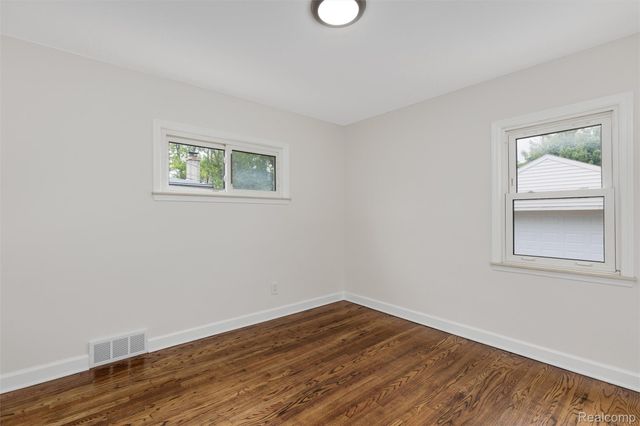 27935 Grant Street, St. Clair Shores, MI 48081