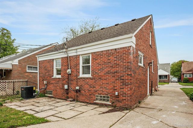 27935 Grant Street, St. Clair Shores, MI 48081